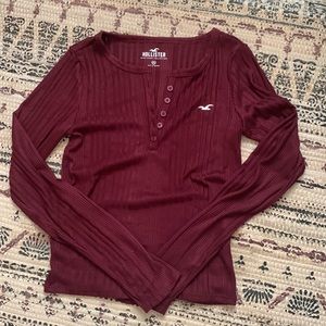 Hollister must have button up long sleeve shirt in maroon
